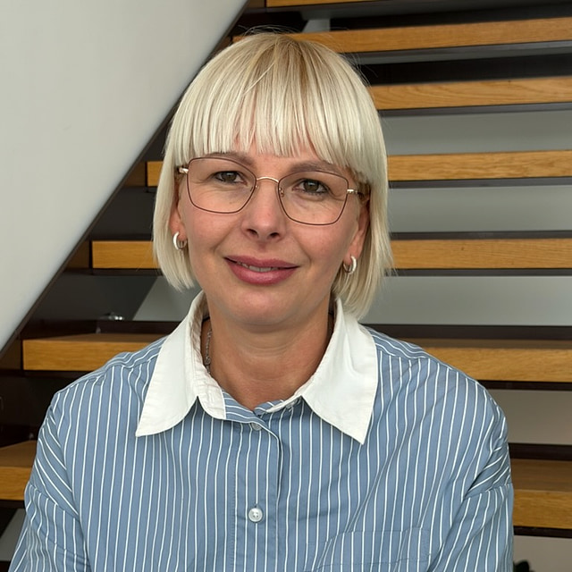 Izabella Ratis, serviceleder